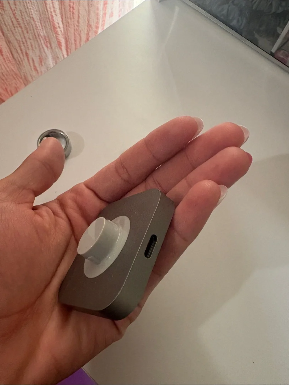 Oura Smart Ring Dock Charger in Silver